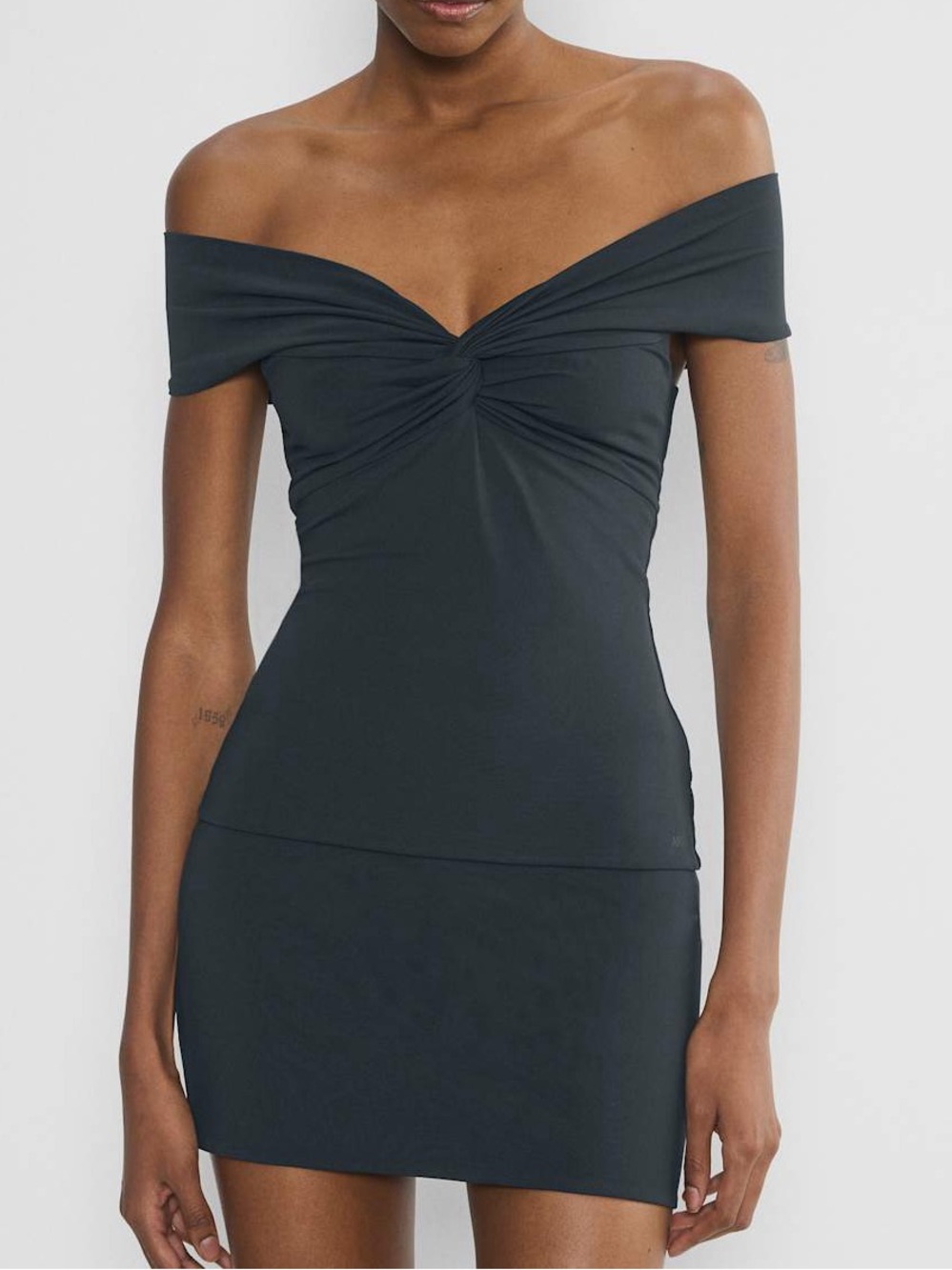Aritzia Contour Twist Off-Shoulder Top in XS